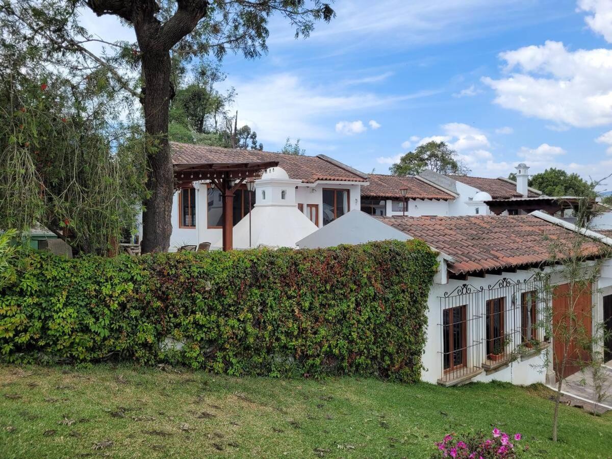 Amplia casa Antigua Guatemala con pérgola y jardín Exterior foto
