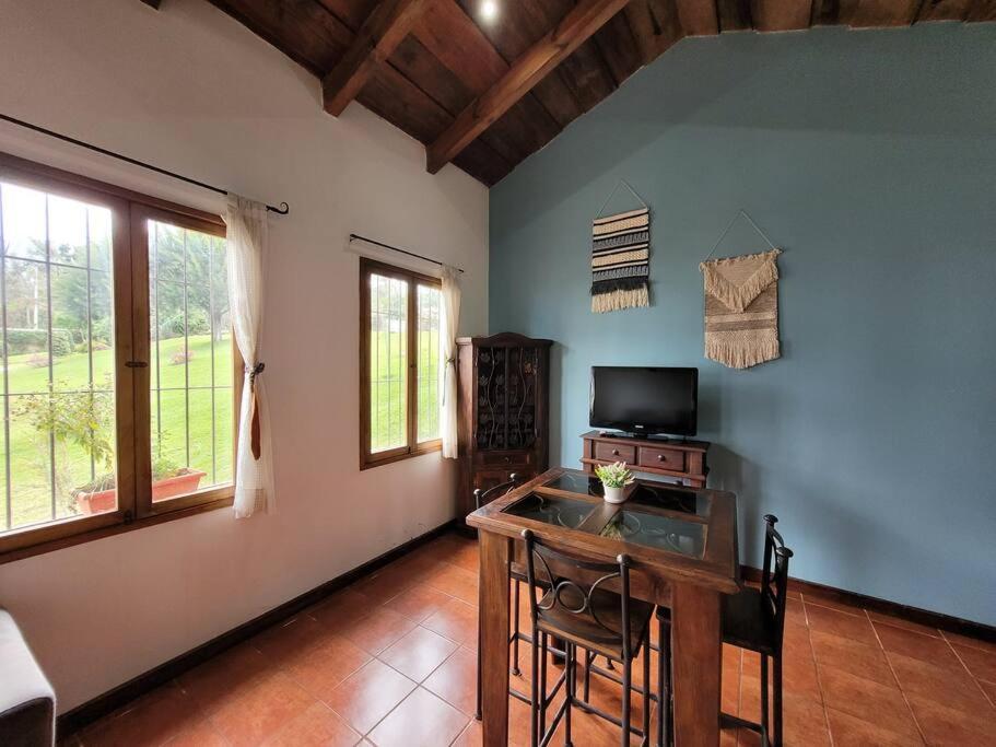 Amplia casa Antigua Guatemala con pérgola y jardín Exterior foto