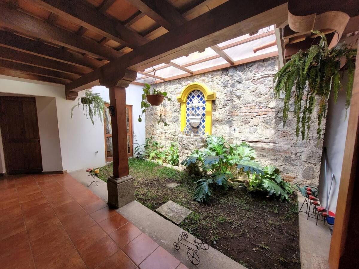 Amplia casa Antigua Guatemala con pérgola y jardín Exterior foto