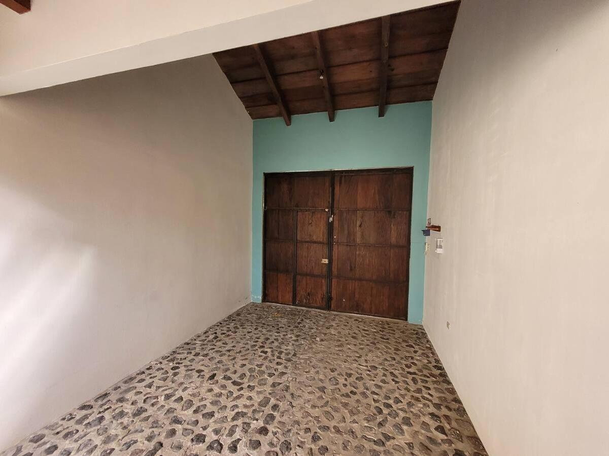 Amplia casa Antigua Guatemala con pérgola y jardín Exterior foto