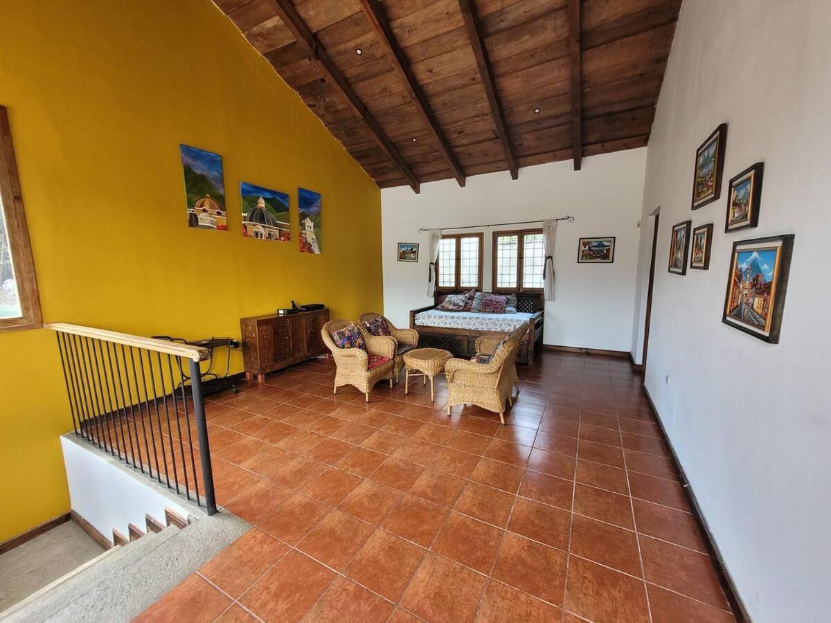 Amplia casa Antigua Guatemala con pérgola y jardín Exterior foto
