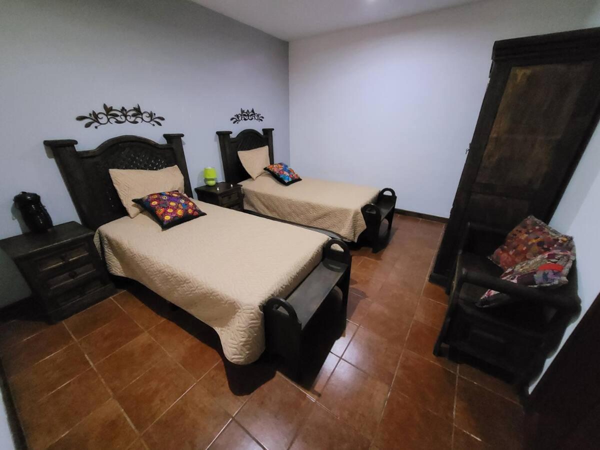 Amplia casa Antigua Guatemala con pérgola y jardín Exterior foto