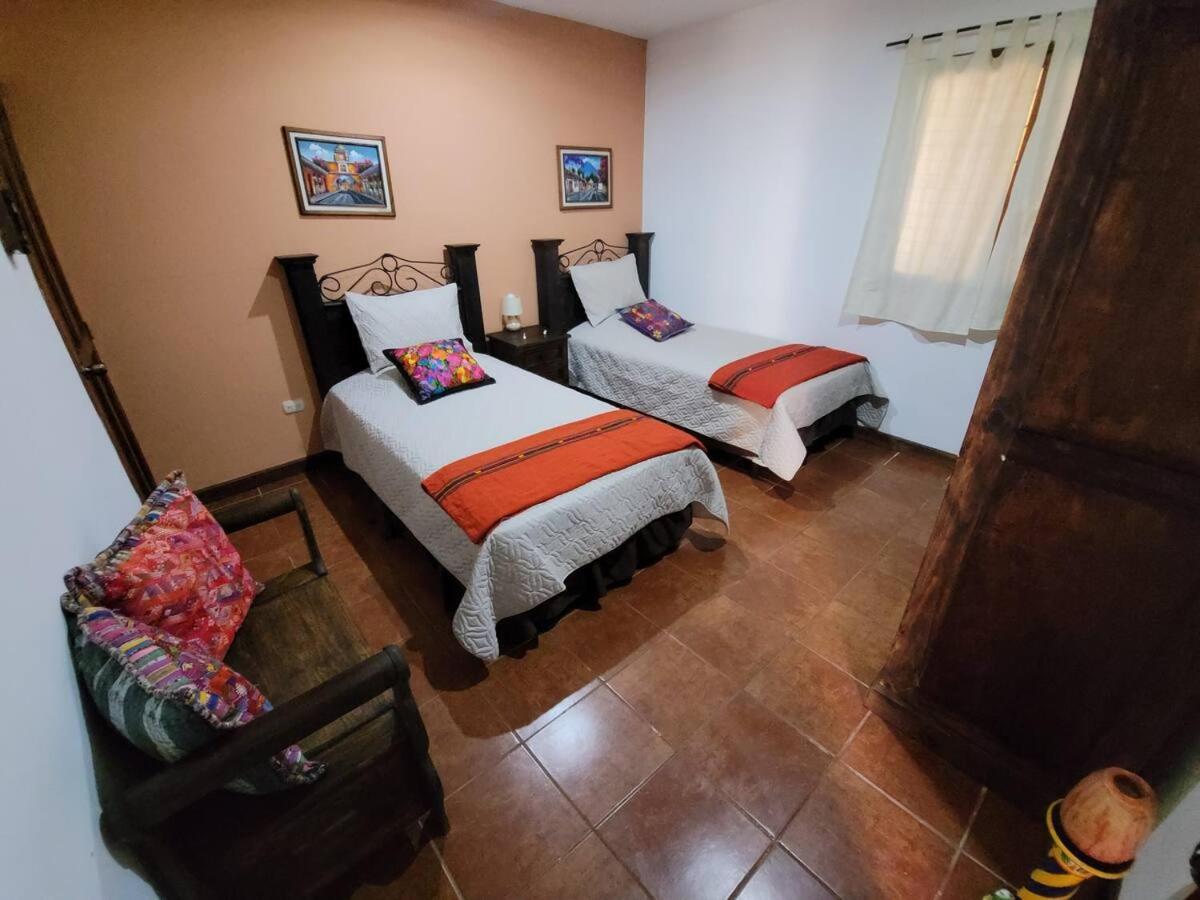 Amplia casa Antigua Guatemala con pérgola y jardín Exterior foto
